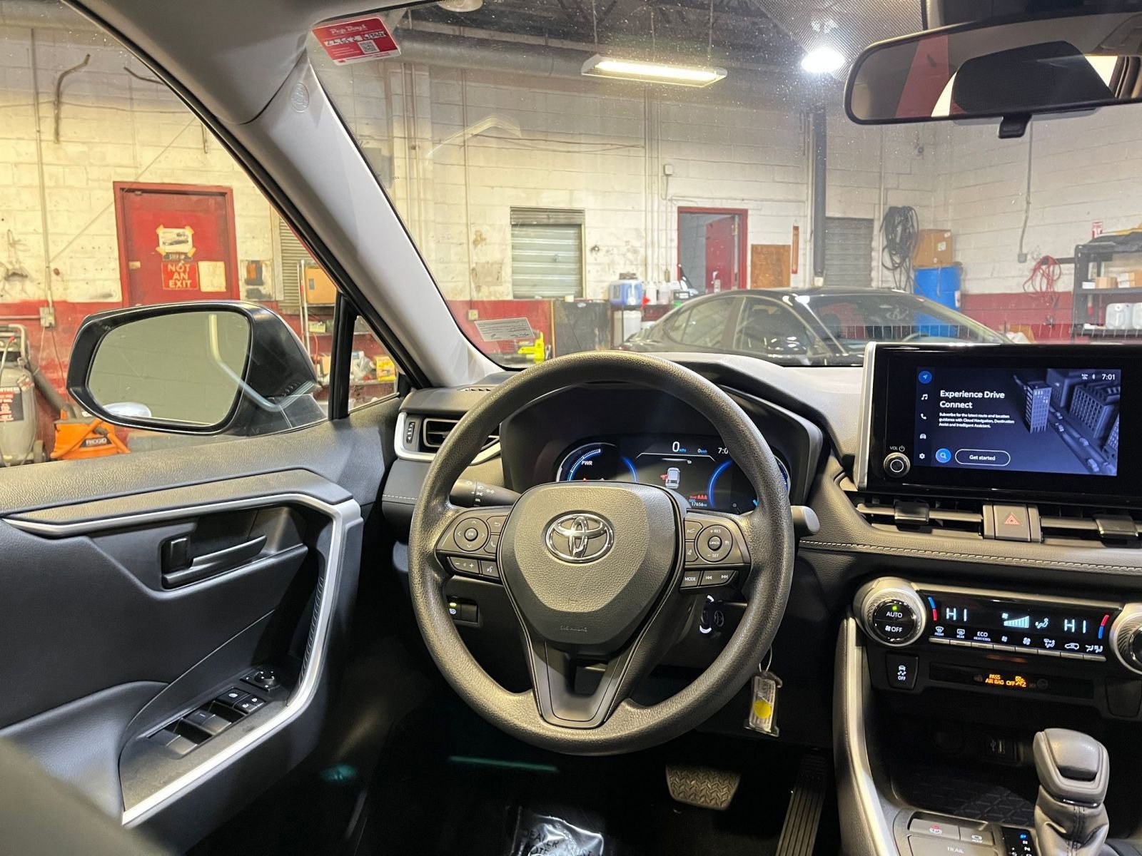 Thumbnail: 2025 Toyota RAV4 - 33