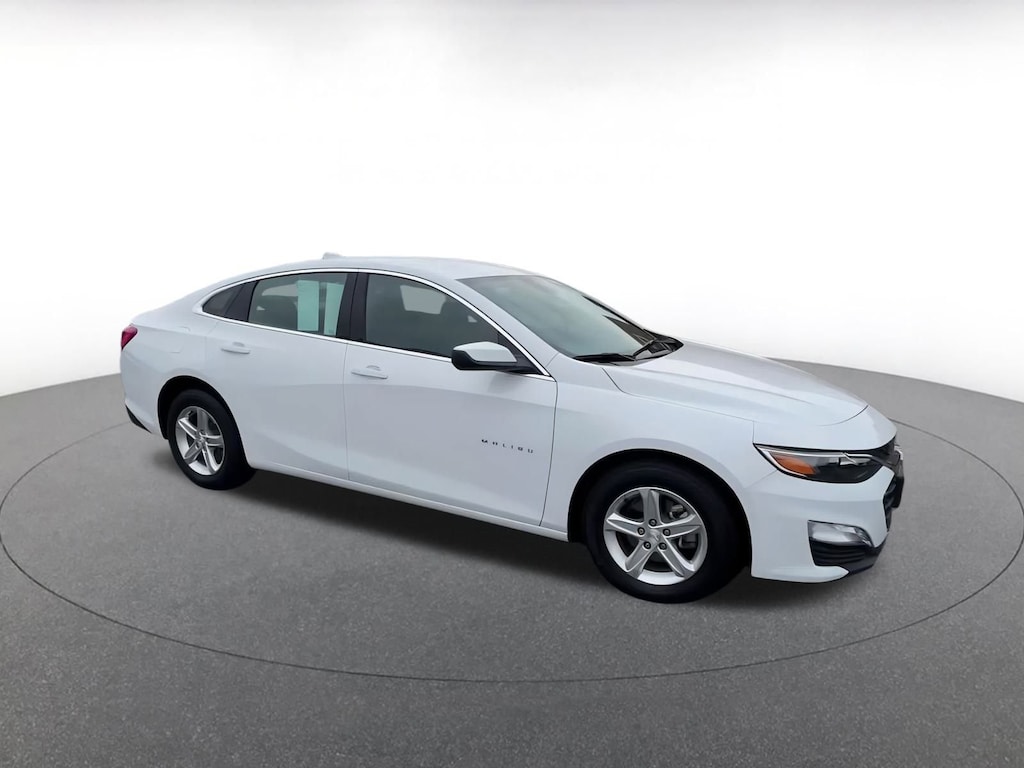 2024 Chevrolet Malibu 1LT photo 2