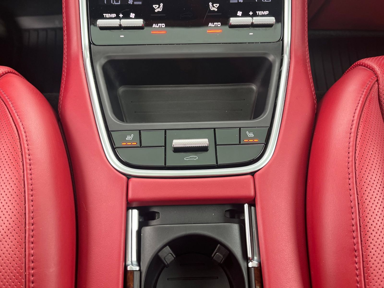 Thumbnail: 2023 Porsche Panamera - 28