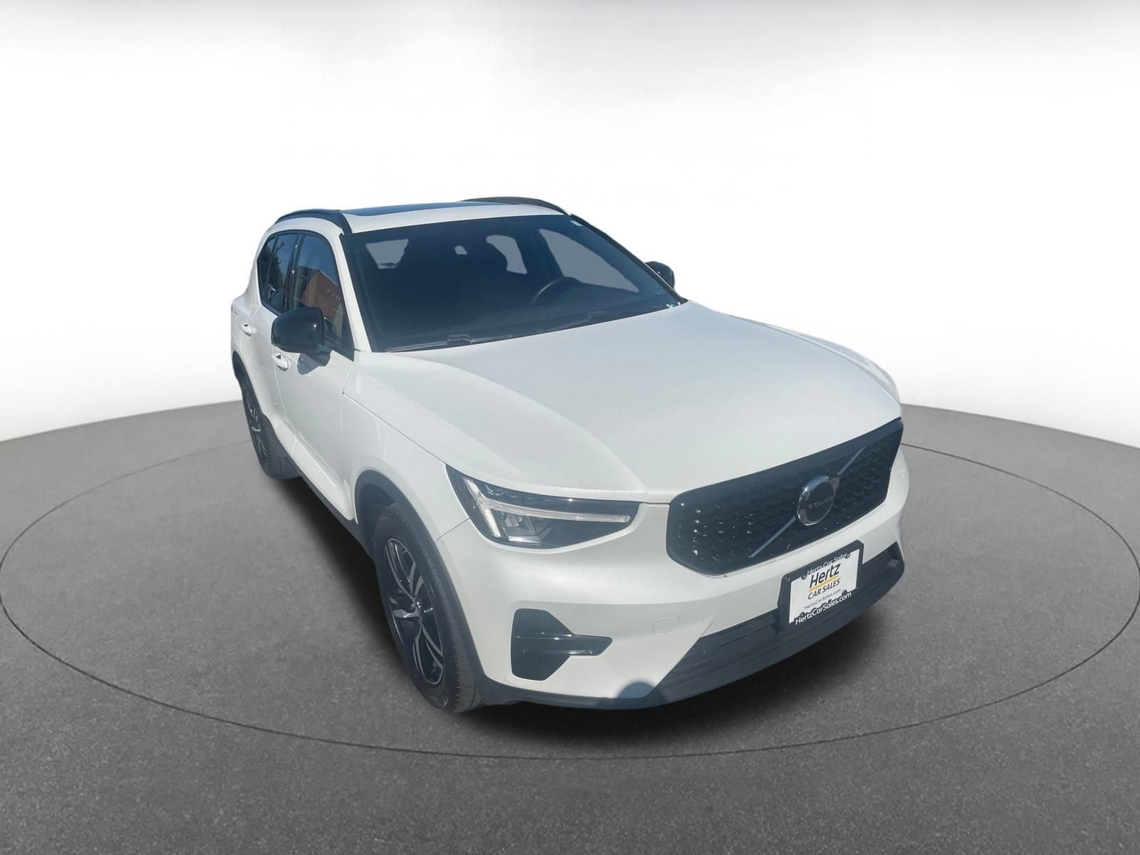 Thumbnail: 2024 Volvo XC40 - 1