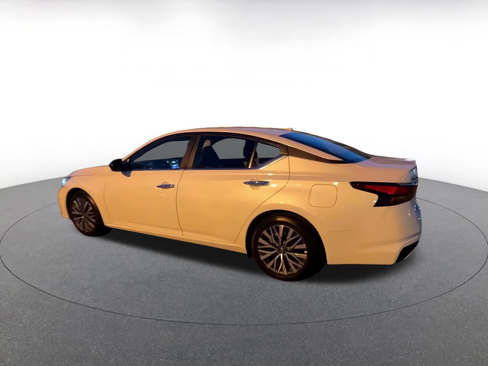 Thumbnail: 2024 Nissan Altima - 10