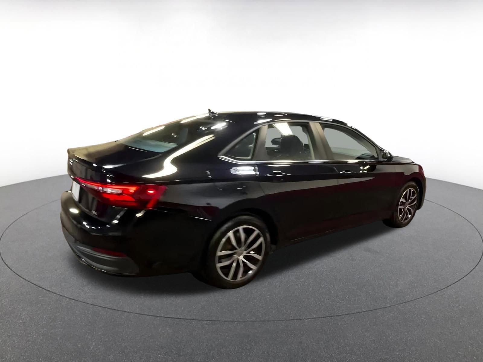 Thumbnail: 2025 Volkswagen Jetta - 15