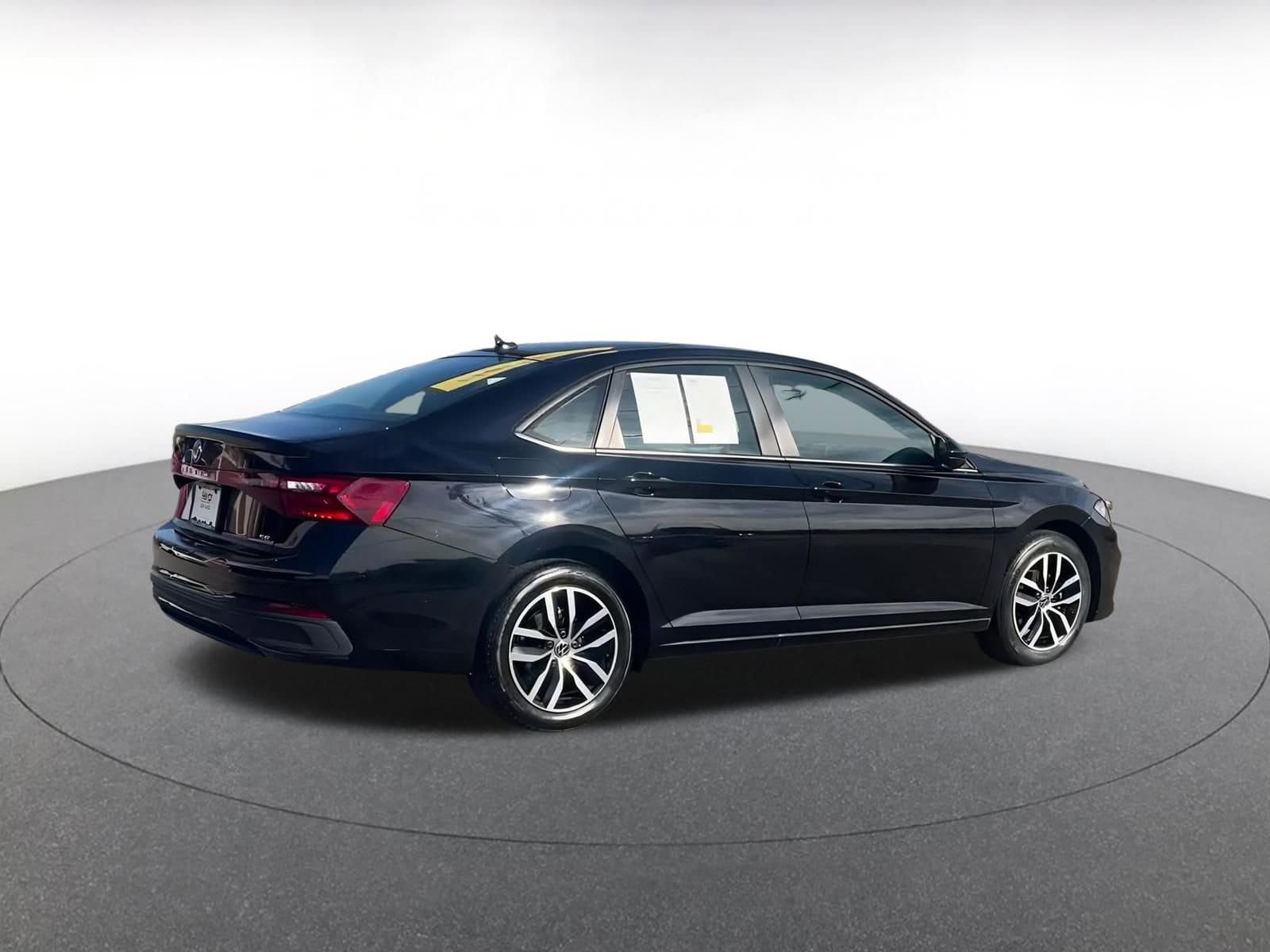 Thumbnail: 2025 Volkswagen Jetta - 15