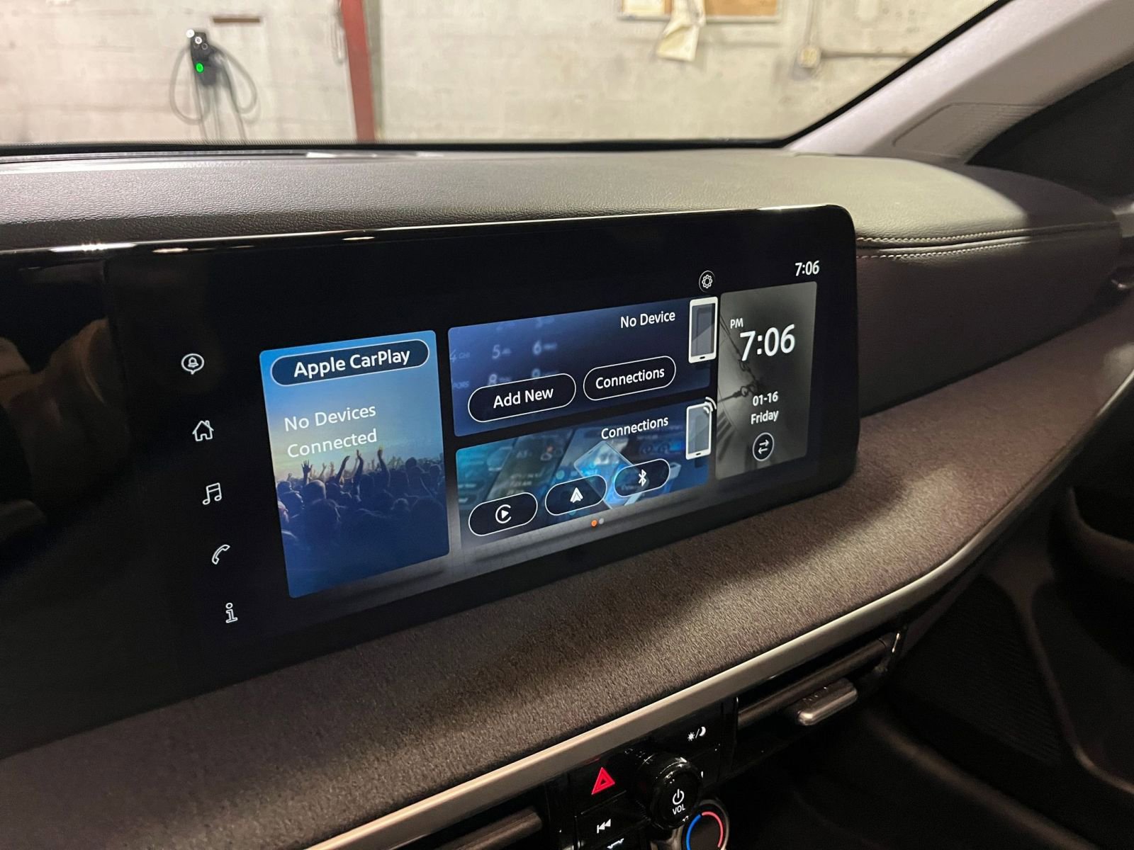 Thumbnail: 2025 Nissan Kicks - 21