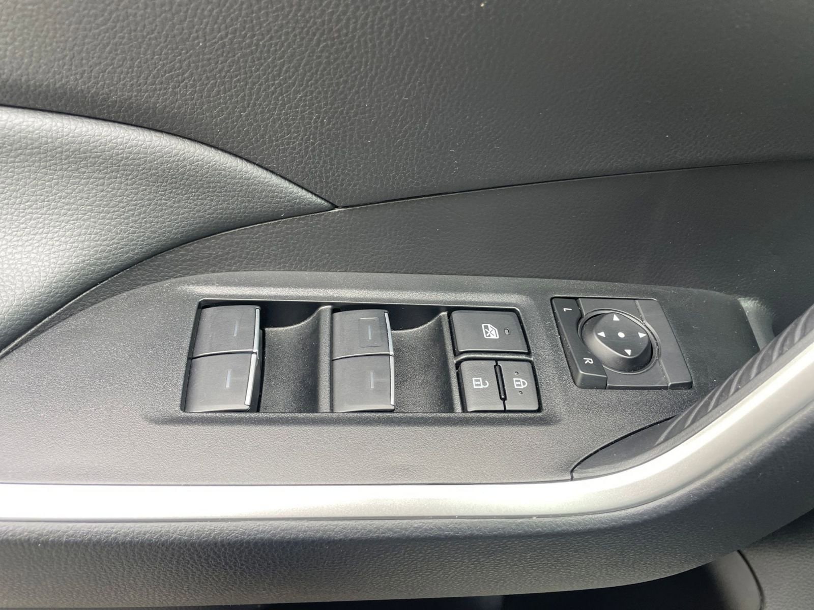 Thumbnail: 2025 Toyota RAV4 - 20