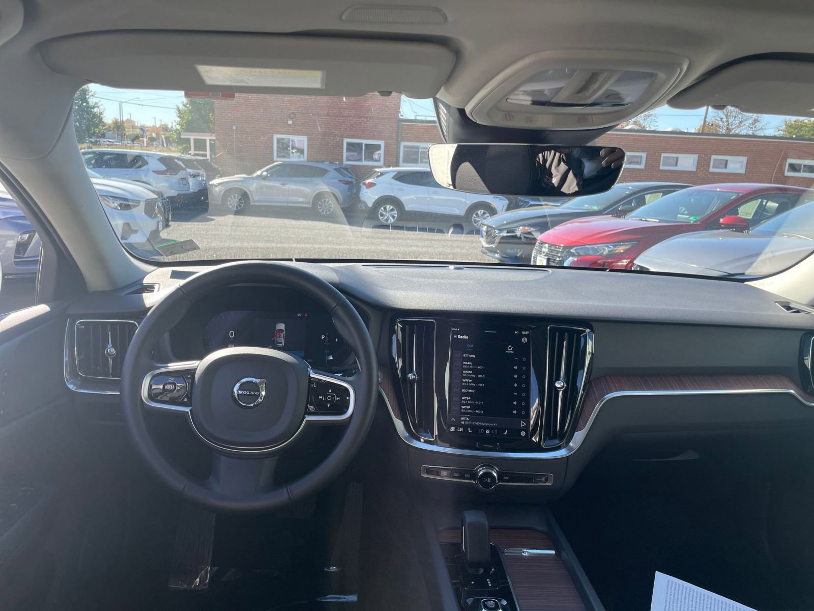 Thumbnail: 2025 Volvo S60 - 34