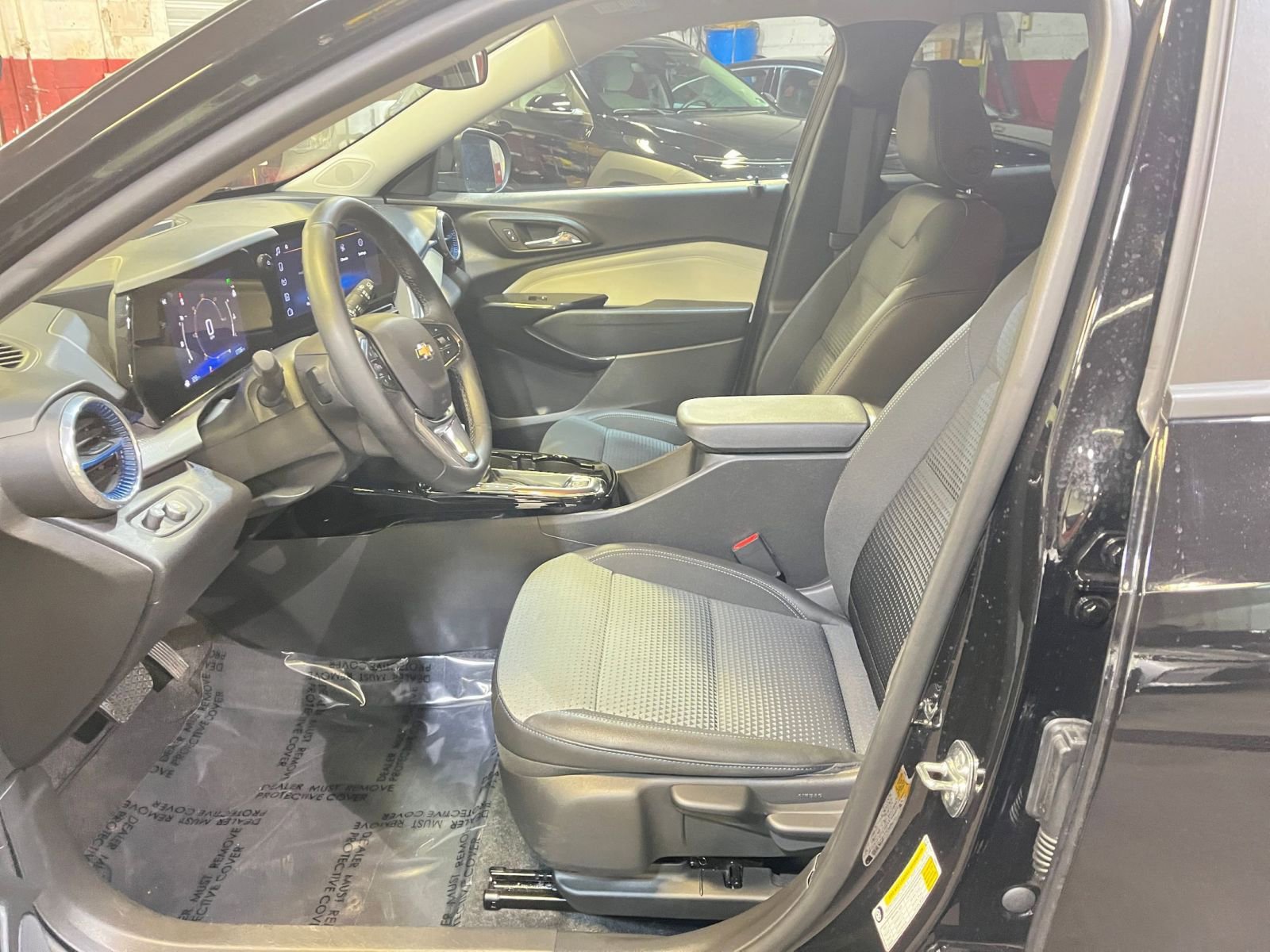 Thumbnail: 2025 Chevrolet Trax - 25