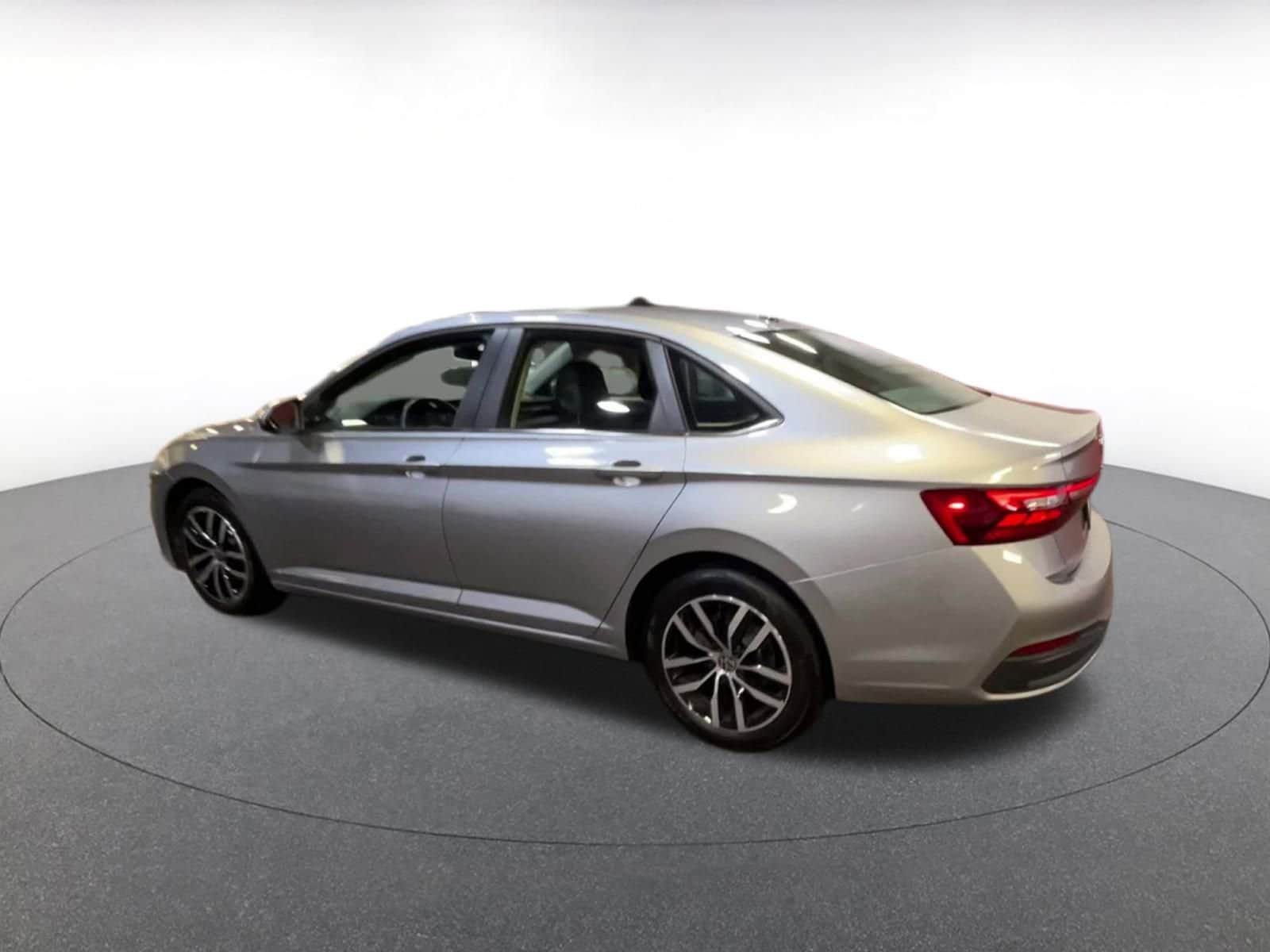 Thumbnail: 2025 Volkswagen Jetta - 10