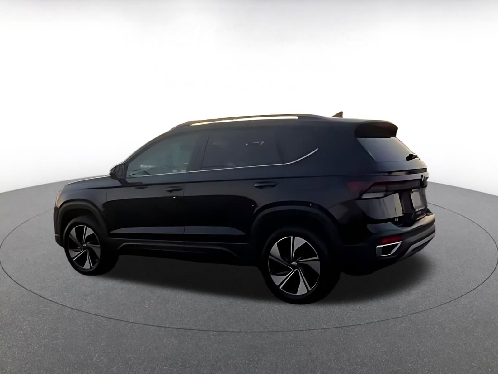 Thumbnail: 2025 Volkswagen Taos - 16