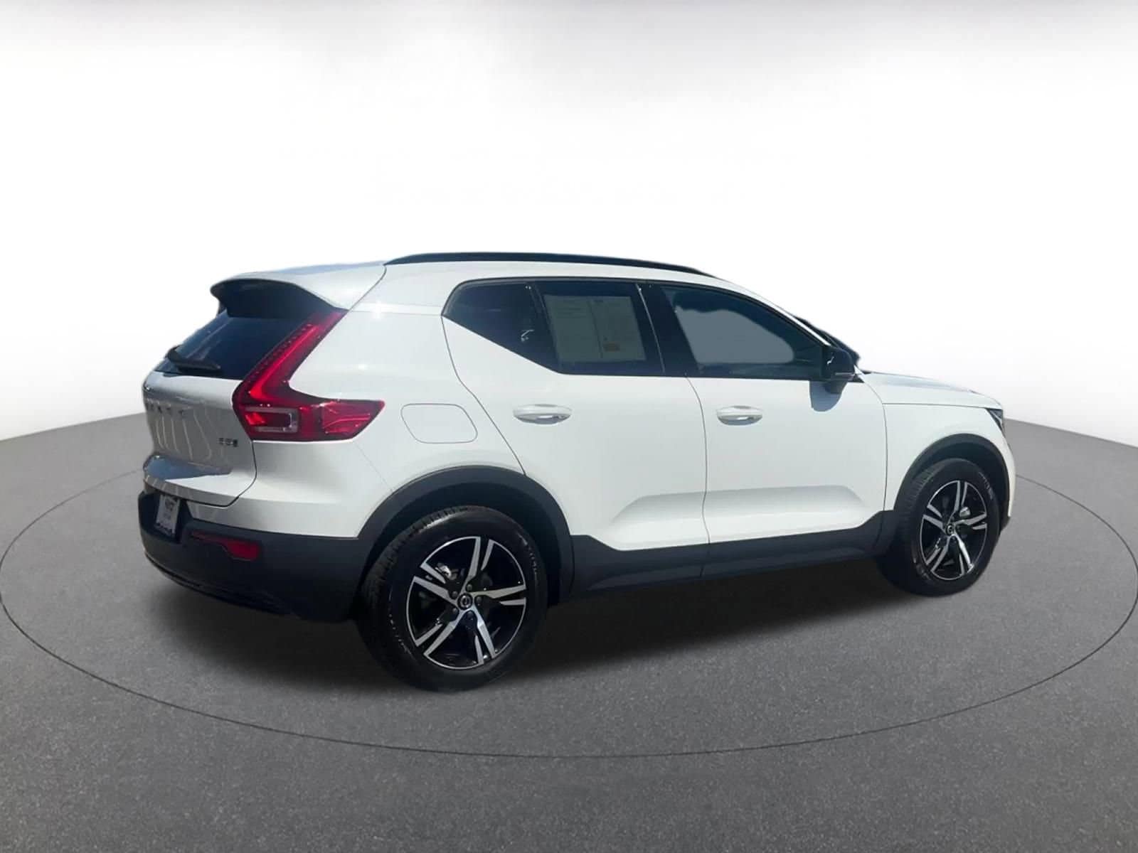 Thumbnail: 2024 Volvo XC40 - 15