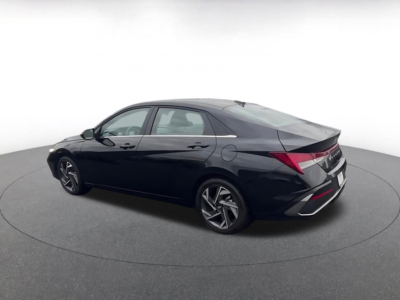 Thumbnail: 2025 Hyundai Elantra - 10