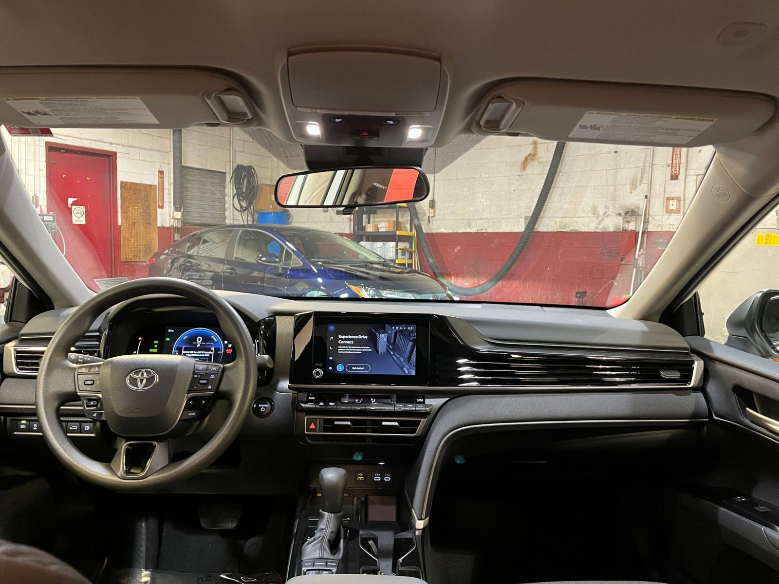 Thumbnail: 2025 Toyota Camry - 32