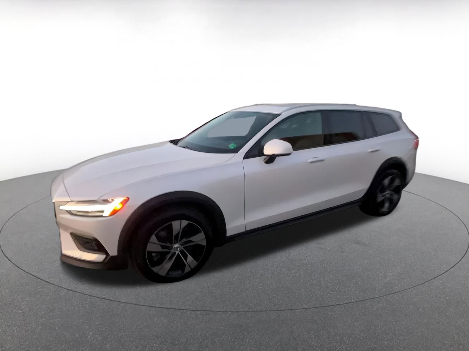 Thumbnail: 2025 Volvo S60 - 8