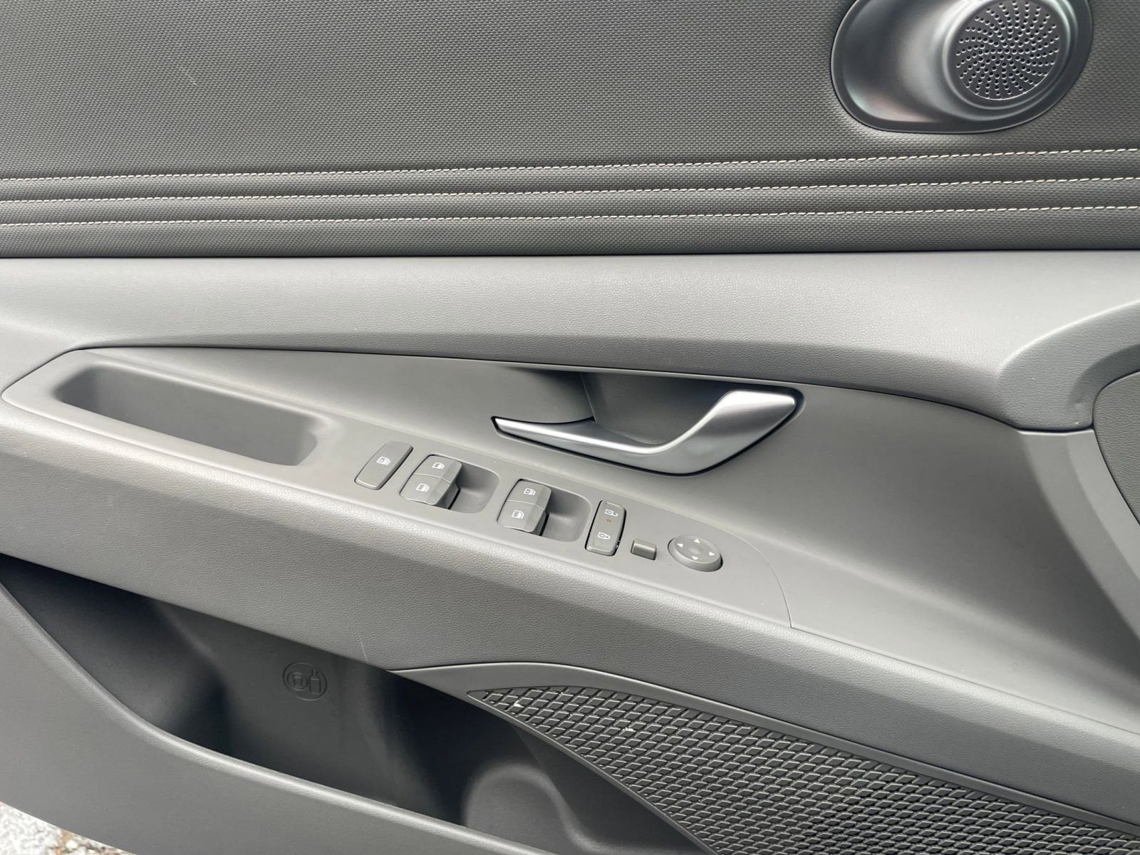 Thumbnail: 2025 Hyundai Elantra - 20