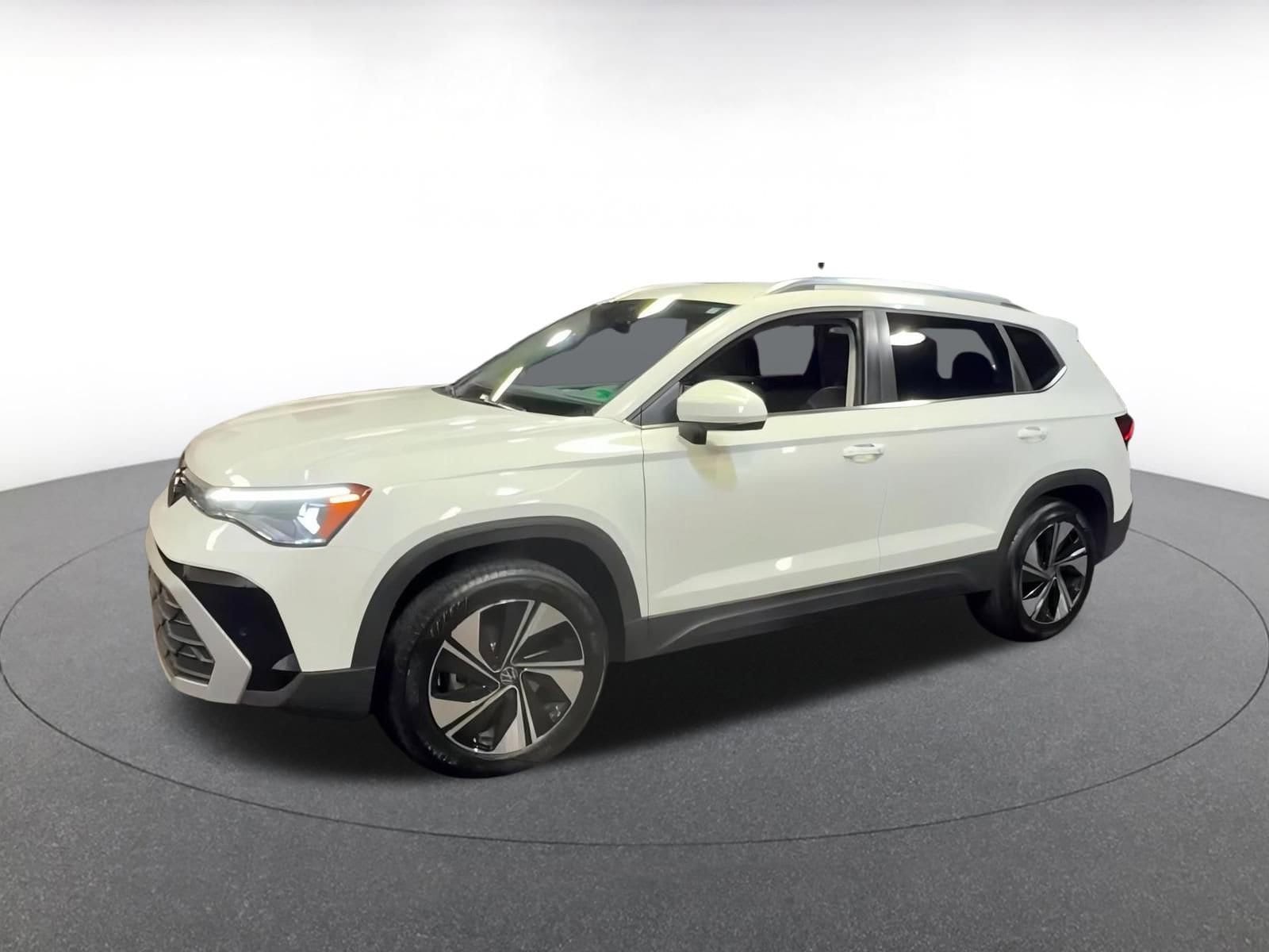 Thumbnail: 2025 Volkswagen Taos - 8