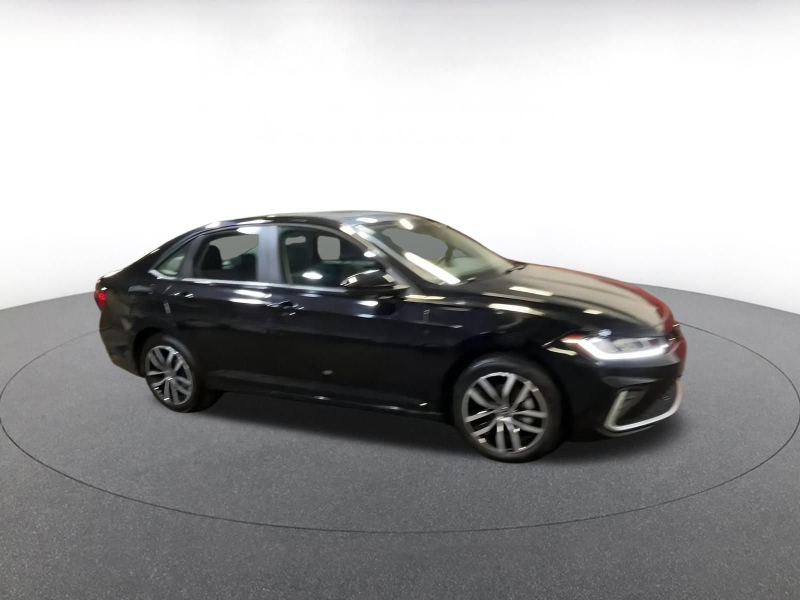 Thumbnail: 2025 Volkswagen Jetta - 2