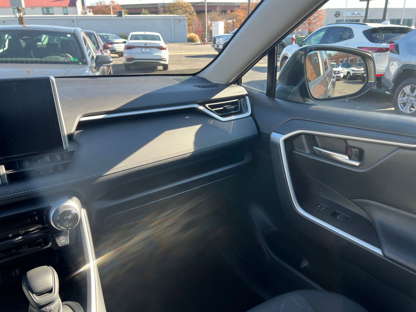 Thumbnail: 2025 Toyota RAV4 - 35