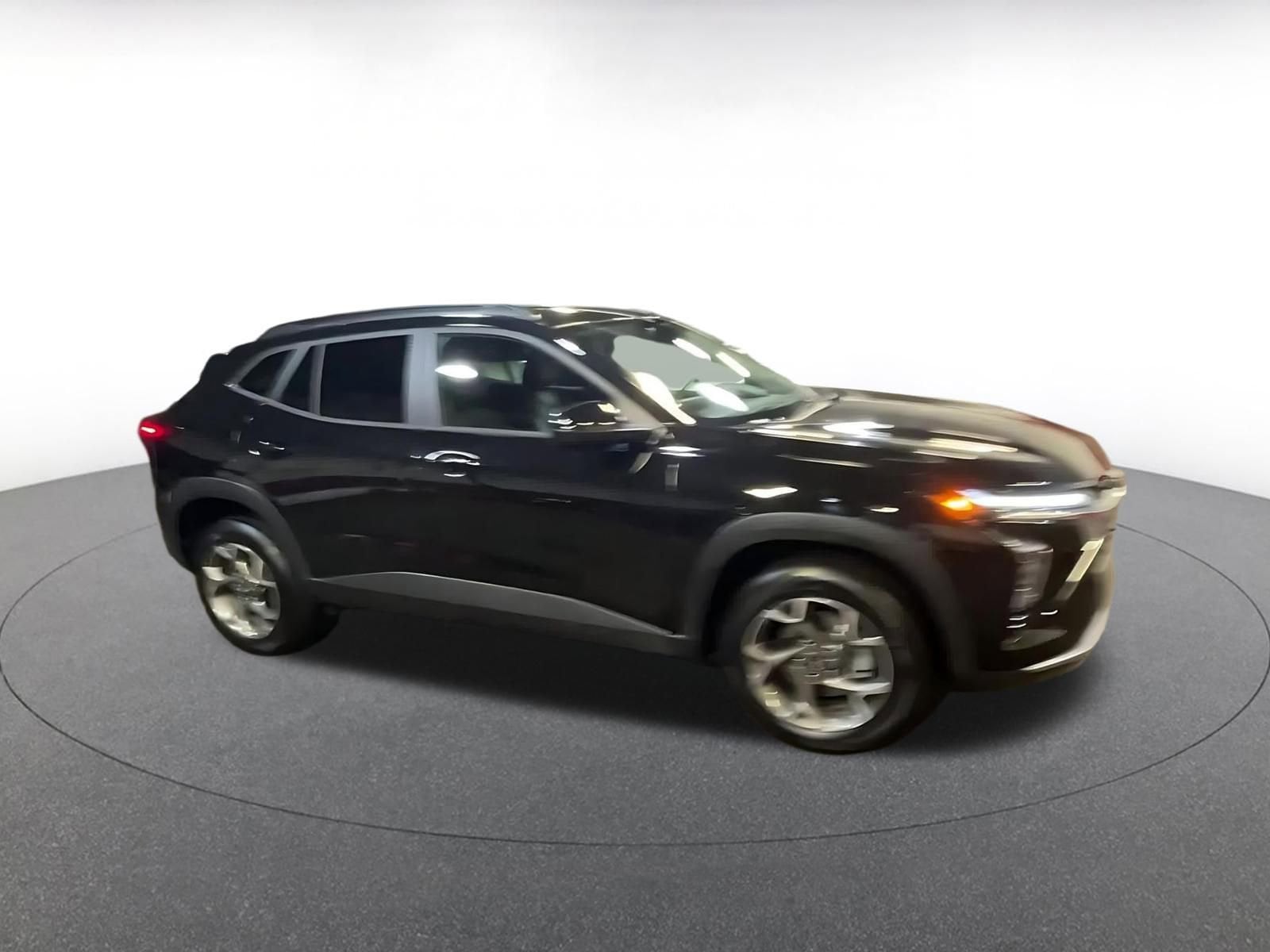 Thumbnail: 2025 Chevrolet Trax - 2