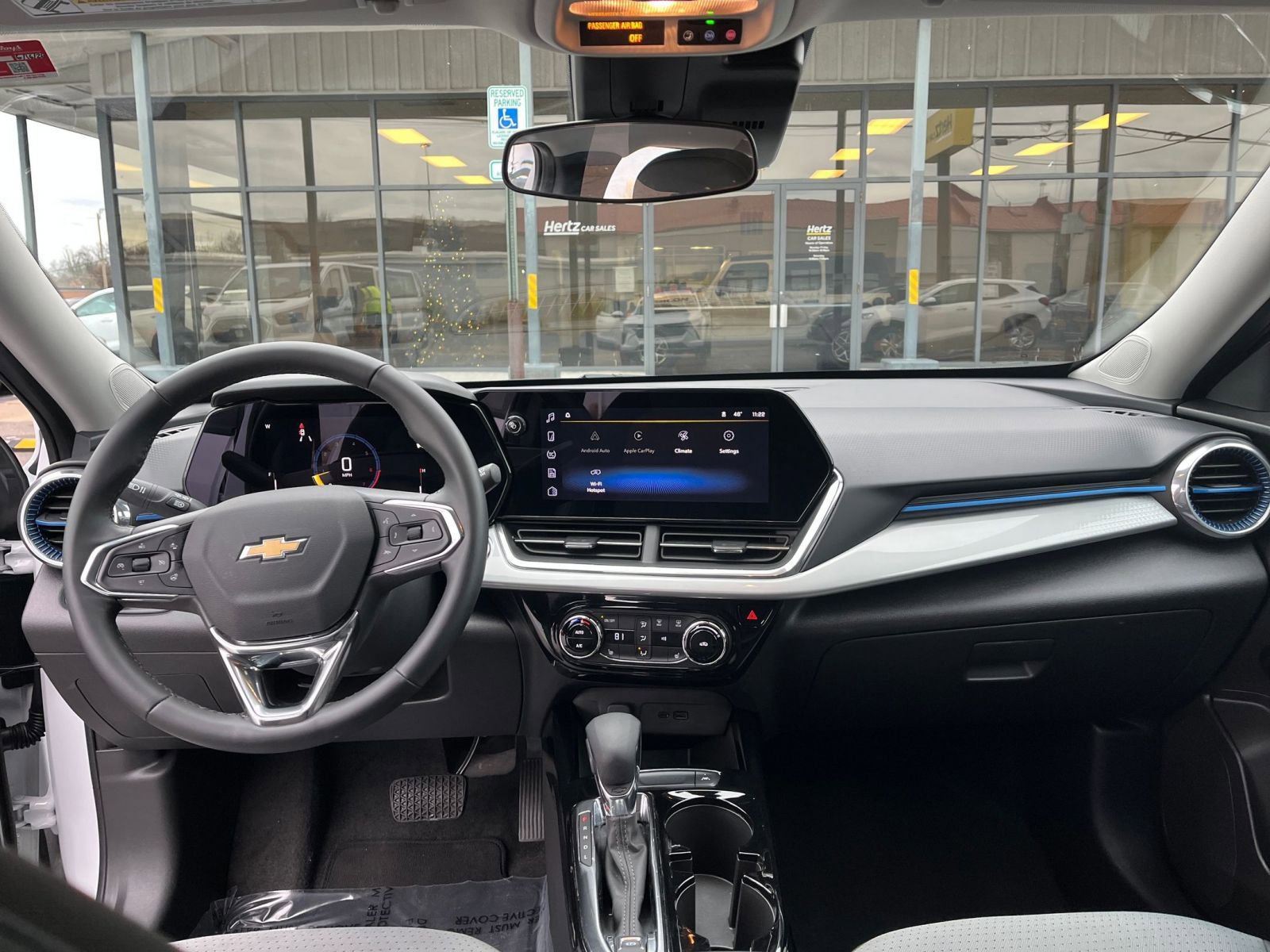 Thumbnail: 2025 Chevrolet Trax - 32