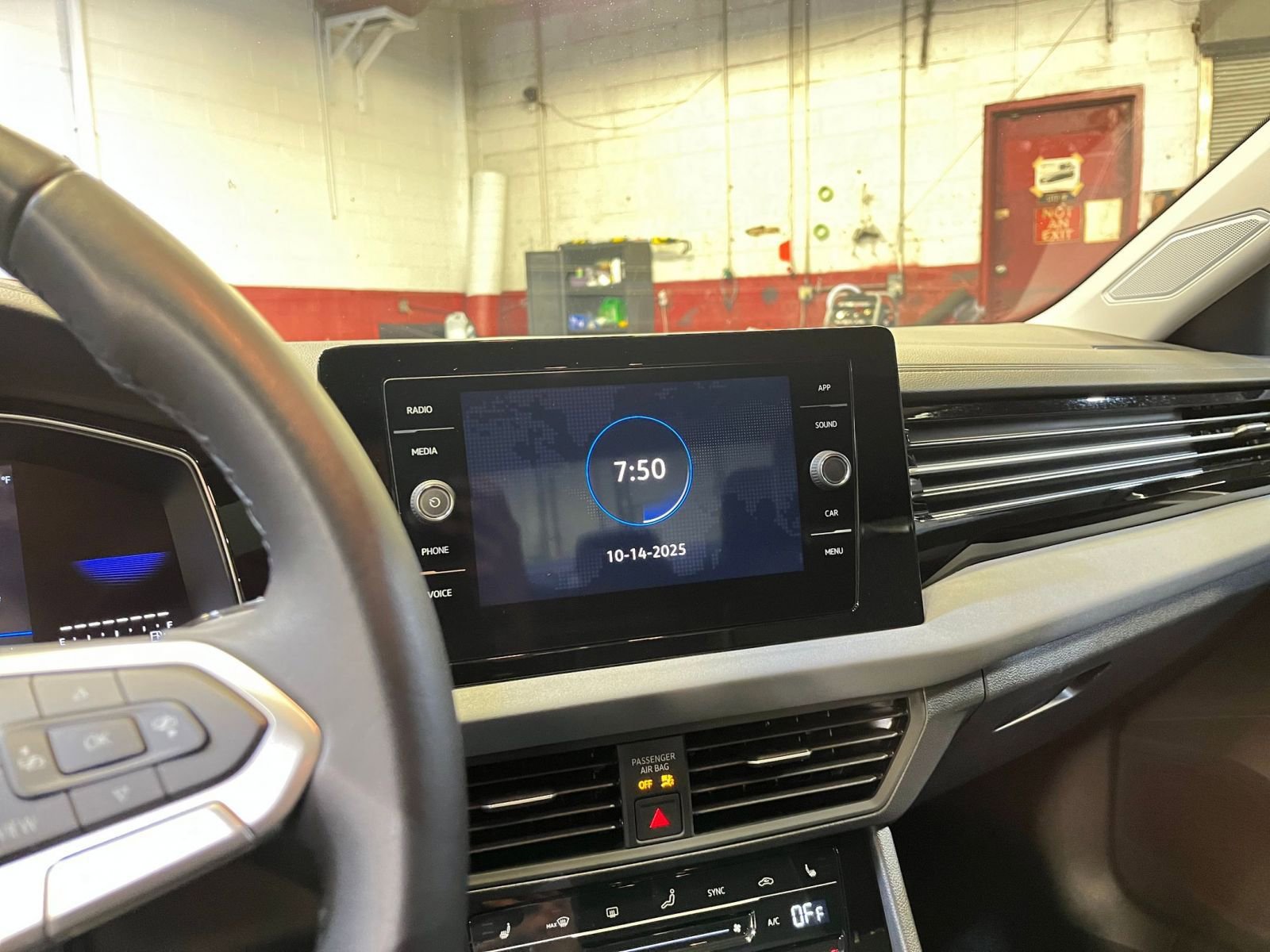 Thumbnail: 2025 Volkswagen Jetta - 21