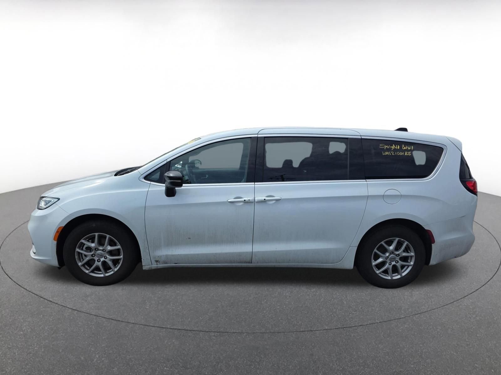 Thumbnail: 2025 Chrysler Pacifica - 4