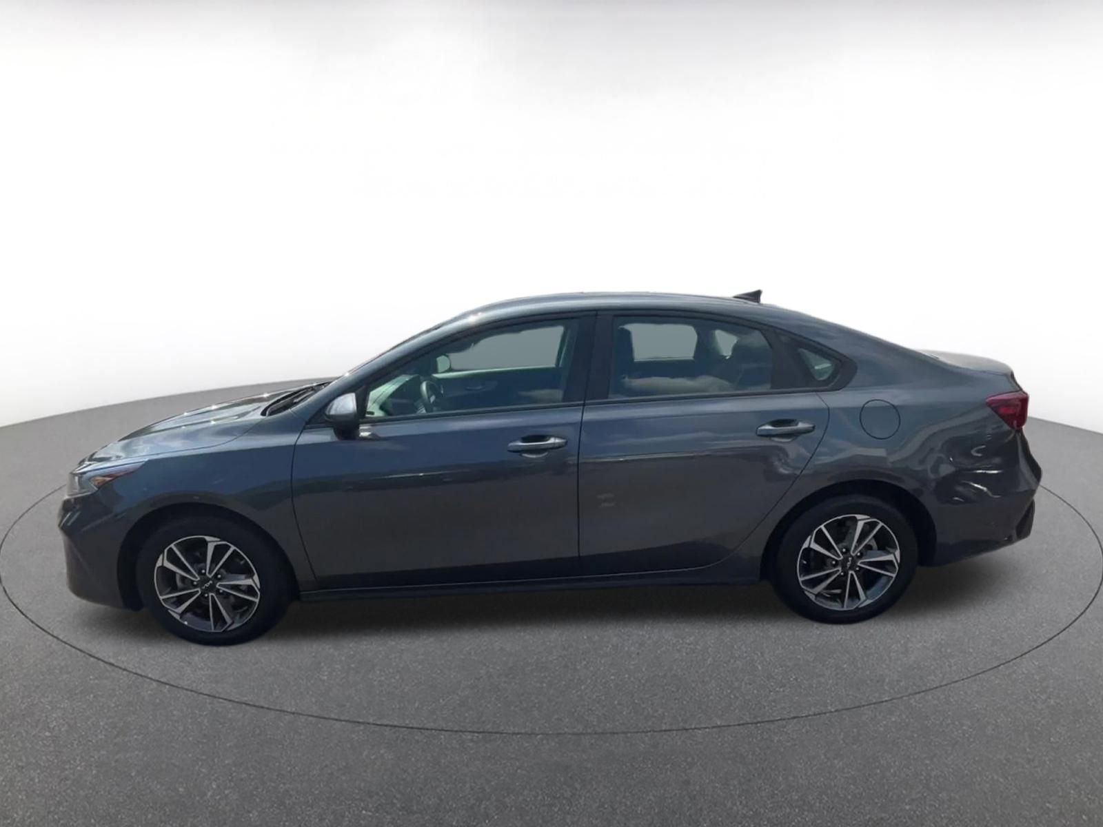 Thumbnail: 2024 Kia Forte - 8