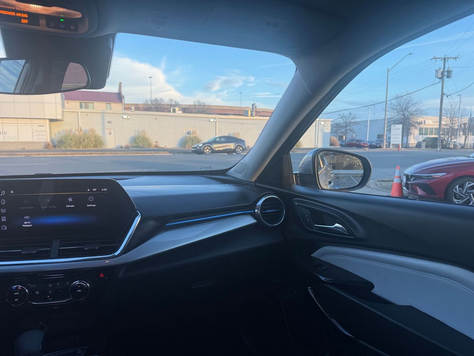 Thumbnail: 2025 Chevrolet Trax - 34