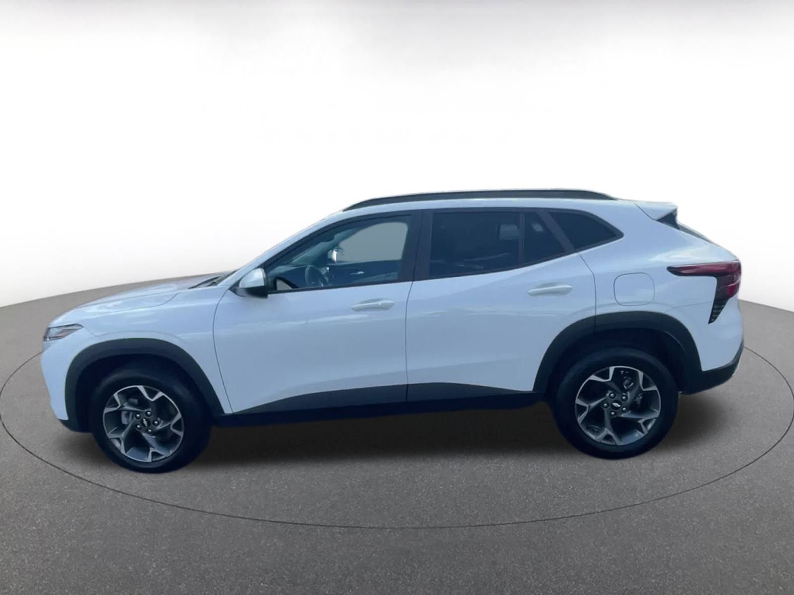 Thumbnail: 2024 Chevrolet Trax - 9