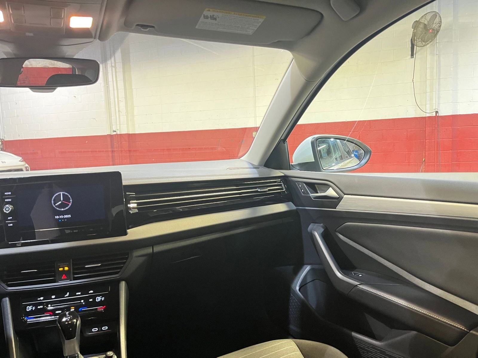 Thumbnail: 2025 Volkswagen Jetta - 33