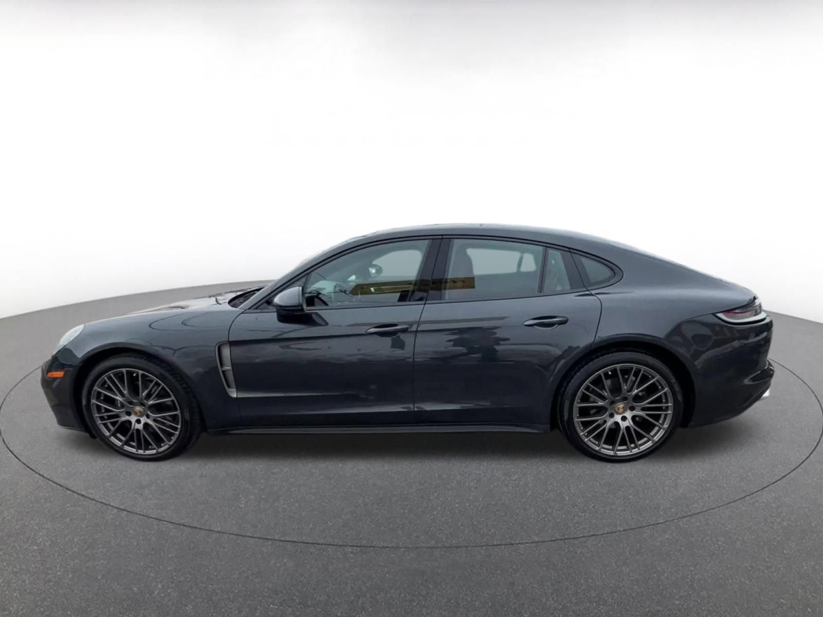 Thumbnail: 2023 Porsche Panamera - 10