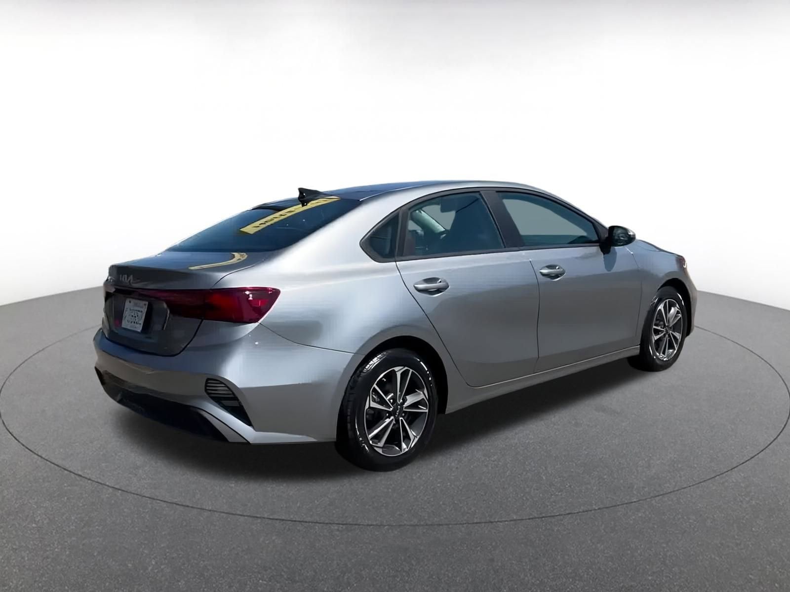 Thumbnail: 2024 Kia Forte - 14