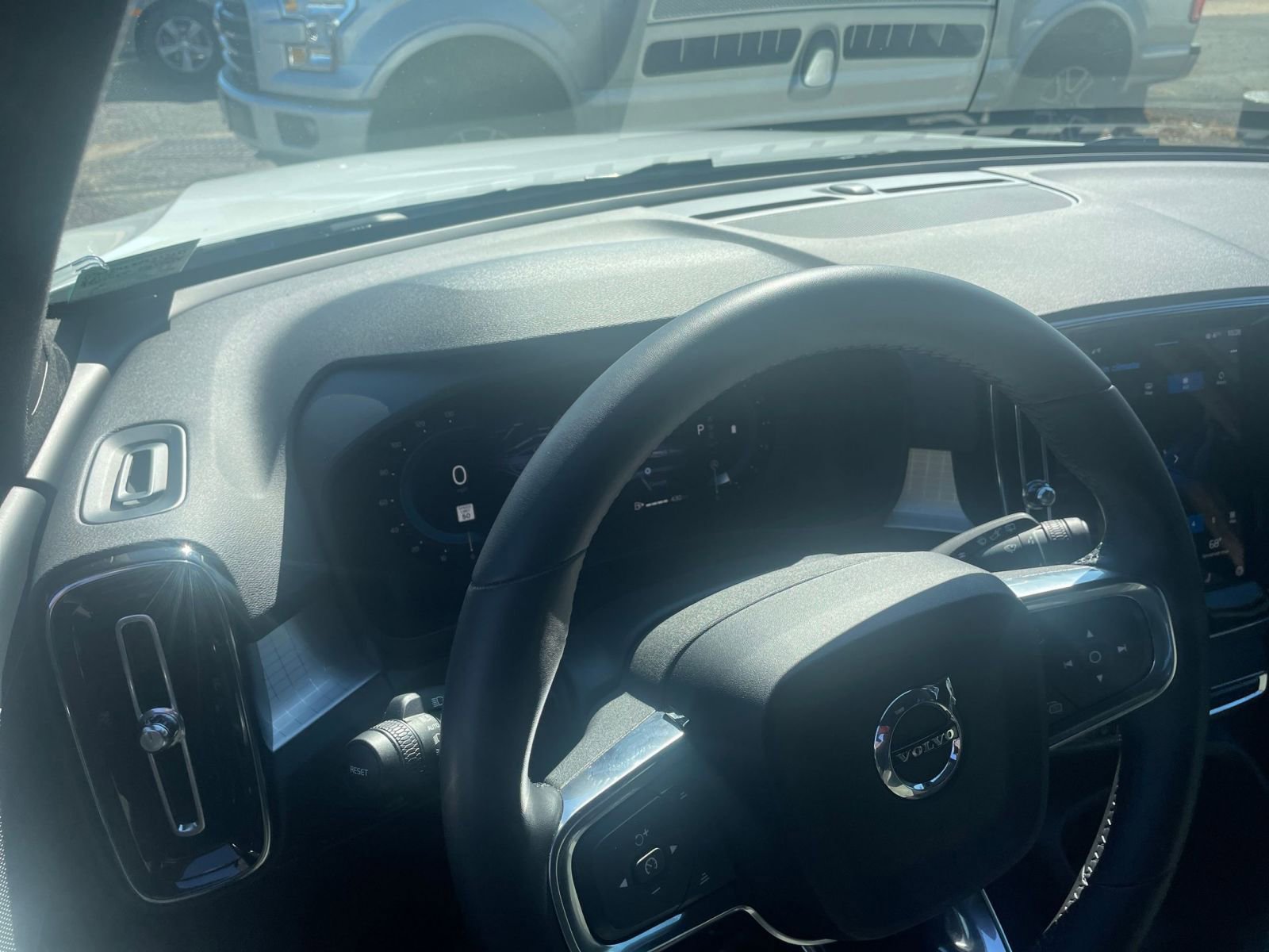 Thumbnail: 2024 Volvo XC40 - 34