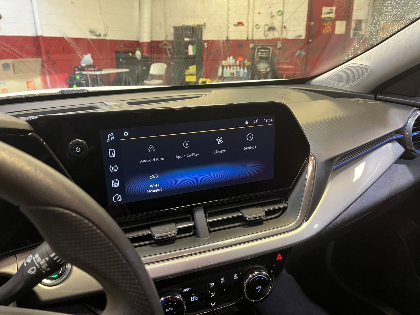 Thumbnail: 2025 Chevrolet Trax - 21