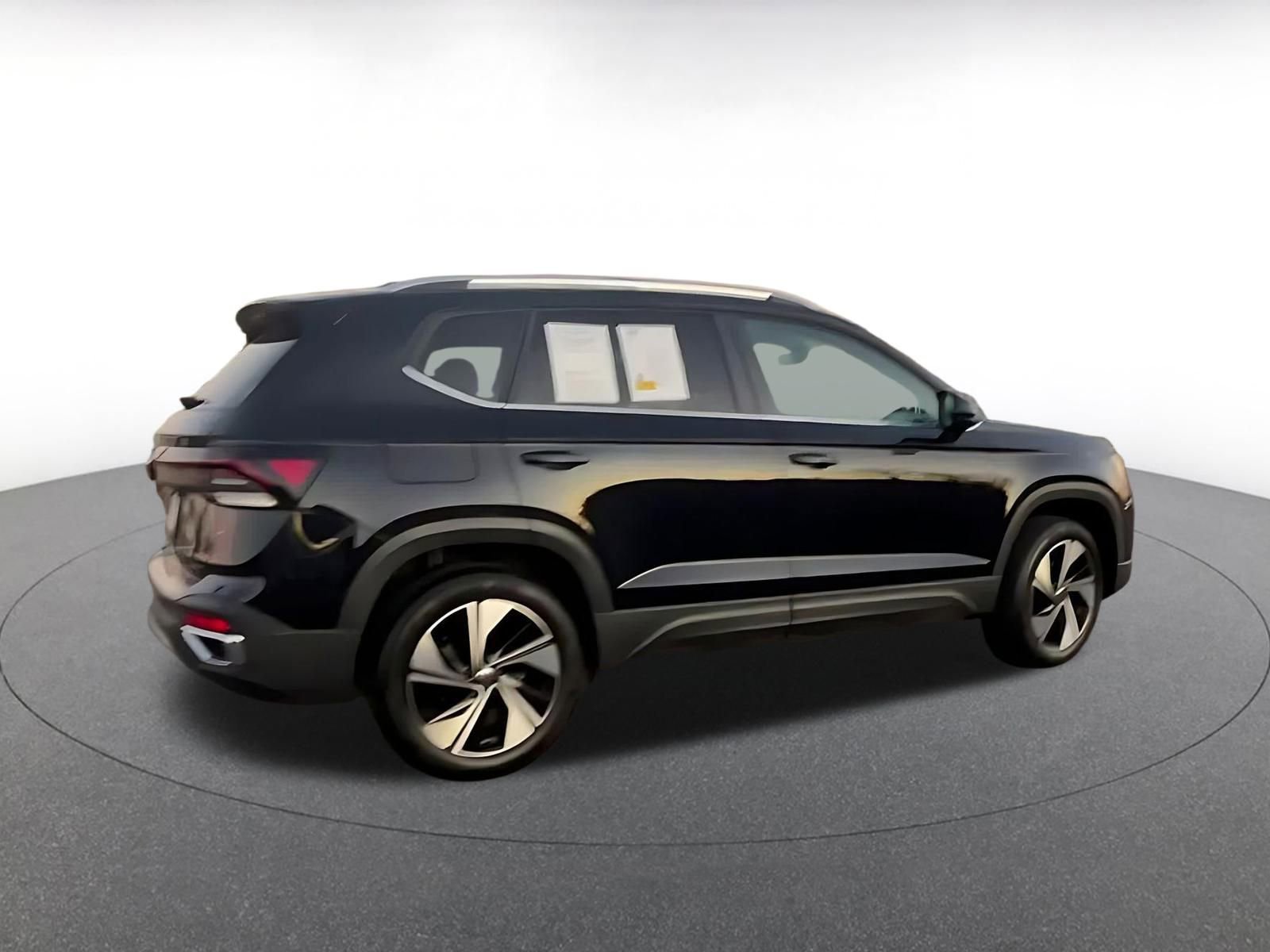 Thumbnail: 2025 Volkswagen Taos - 12