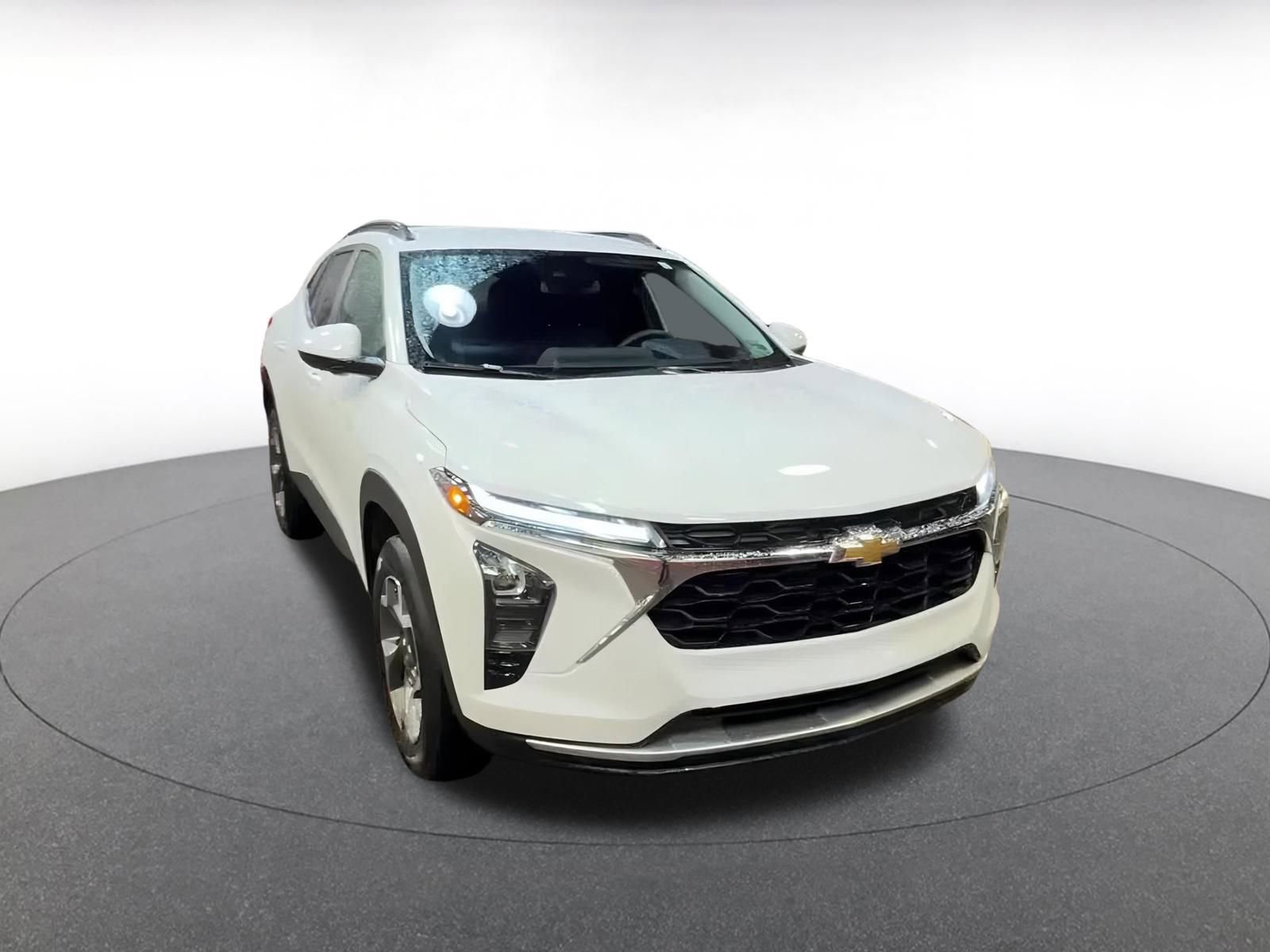 Thumbnail: 2025 Chevrolet Trax - 3