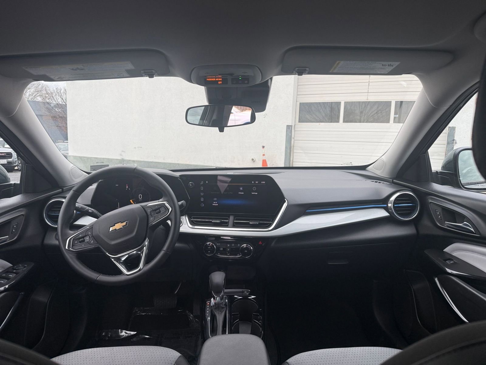 Thumbnail: 2025 Chevrolet Trax - 32