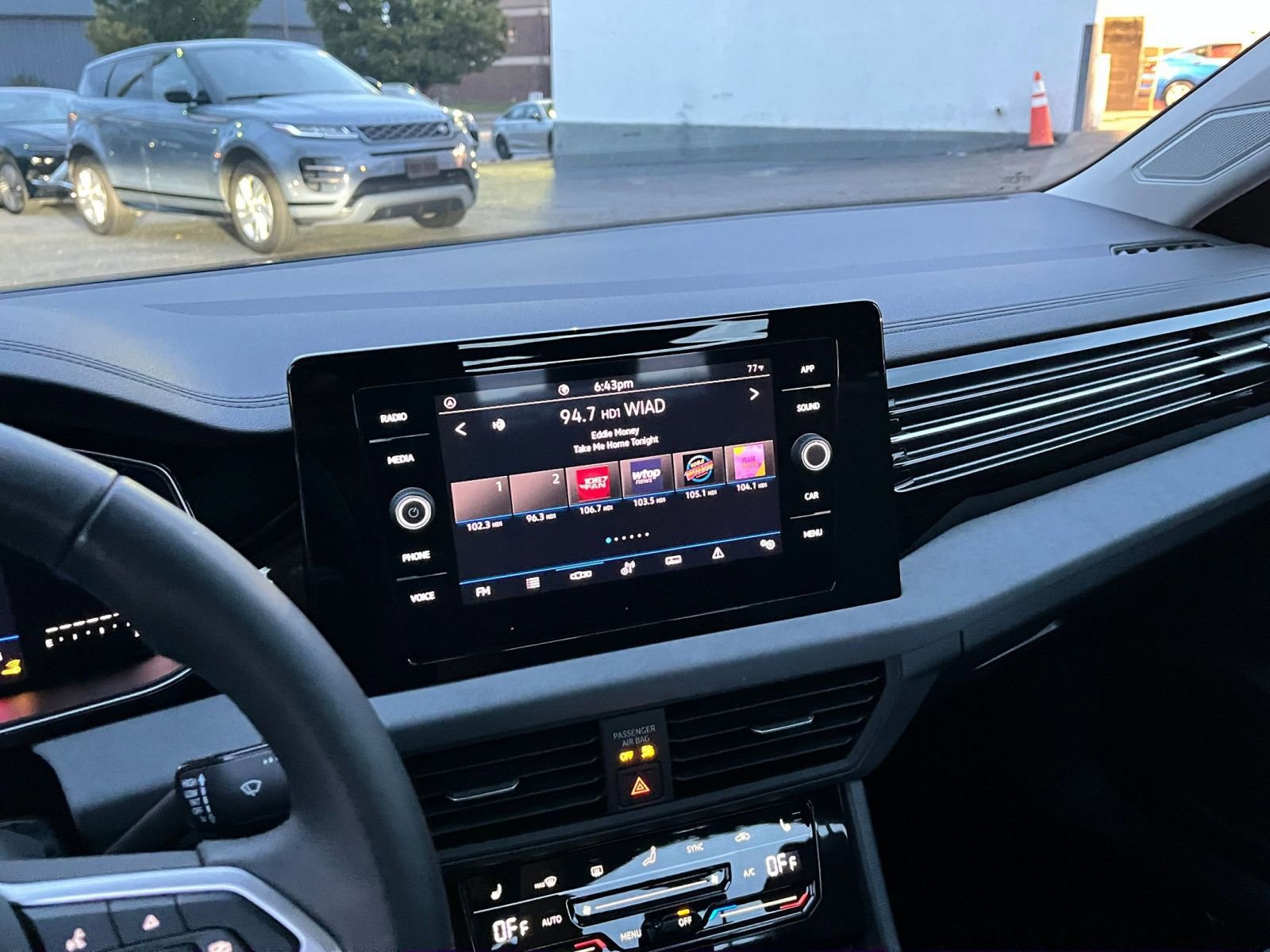 Thumbnail: 2025 Volkswagen Jetta - 21