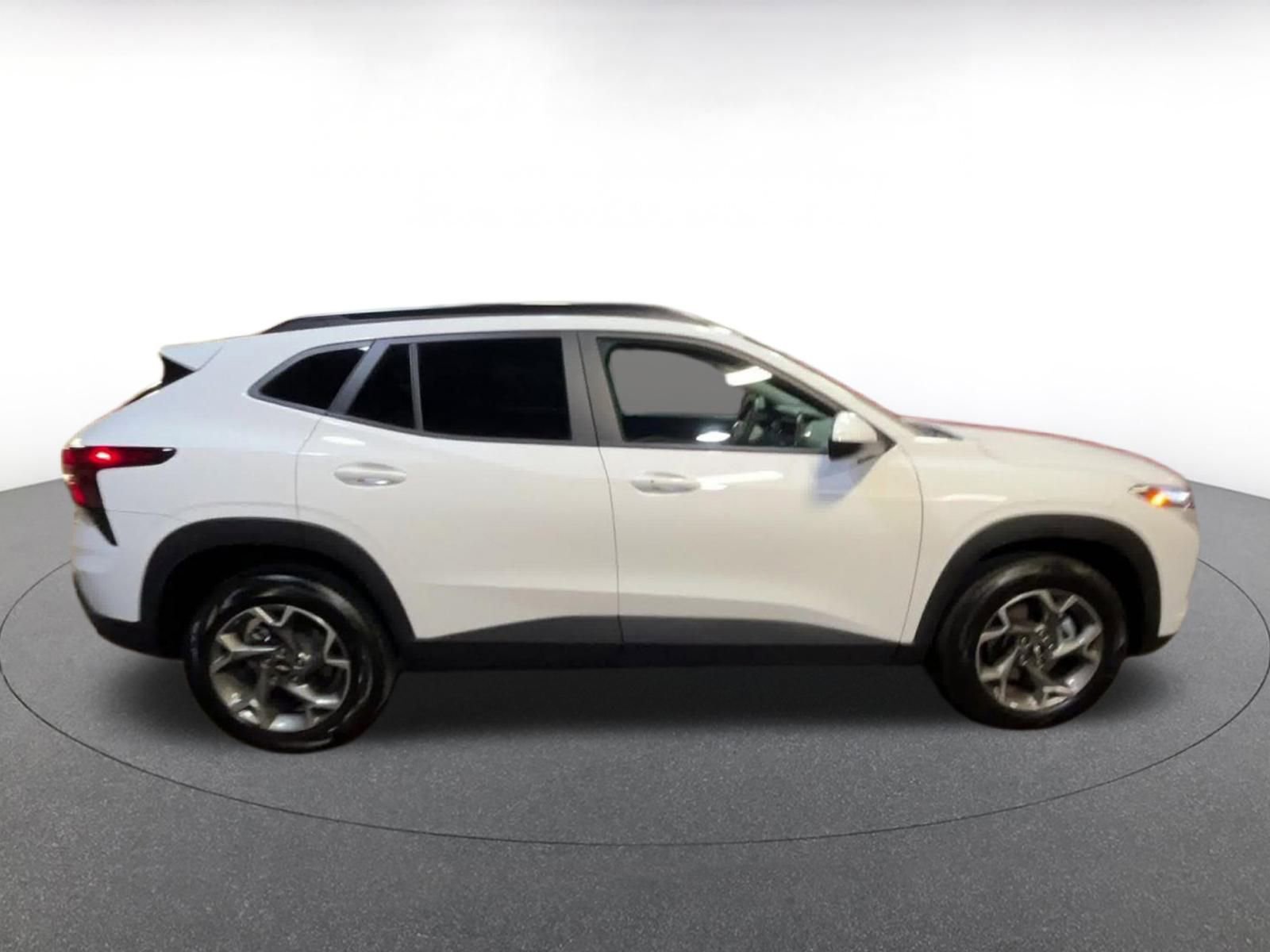 Thumbnail: 2025 Chevrolet Trax - 16