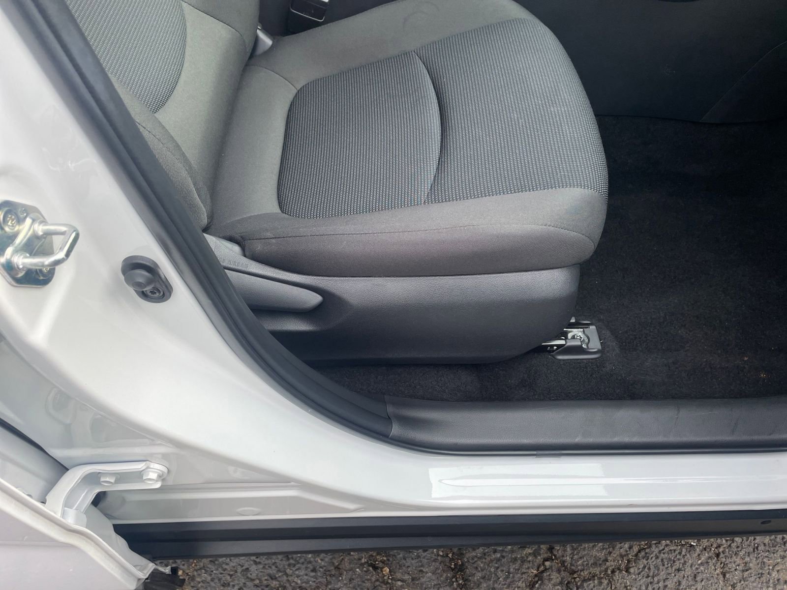 Thumbnail: 2025 Toyota RAV4 - 25