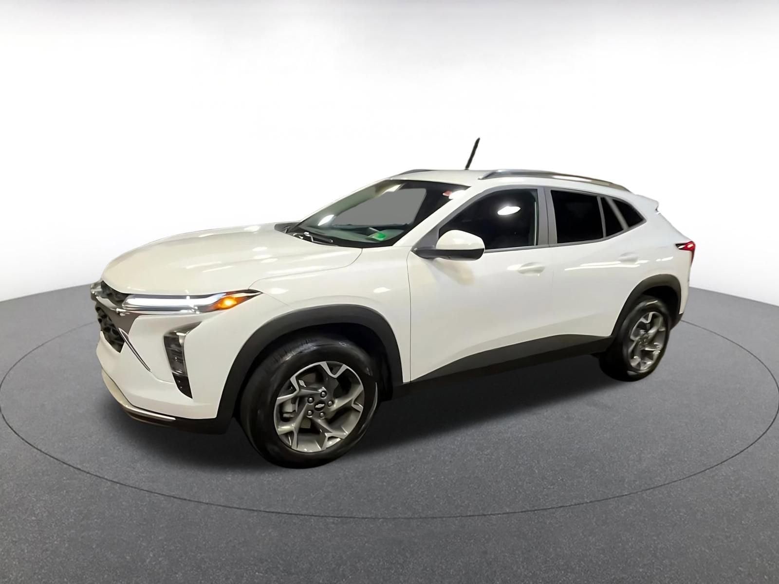 Thumbnail: 2025 Chevrolet Trax - 8