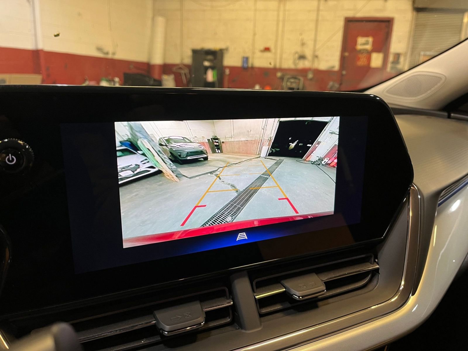 Thumbnail: 2025 Chevrolet Trax - 17