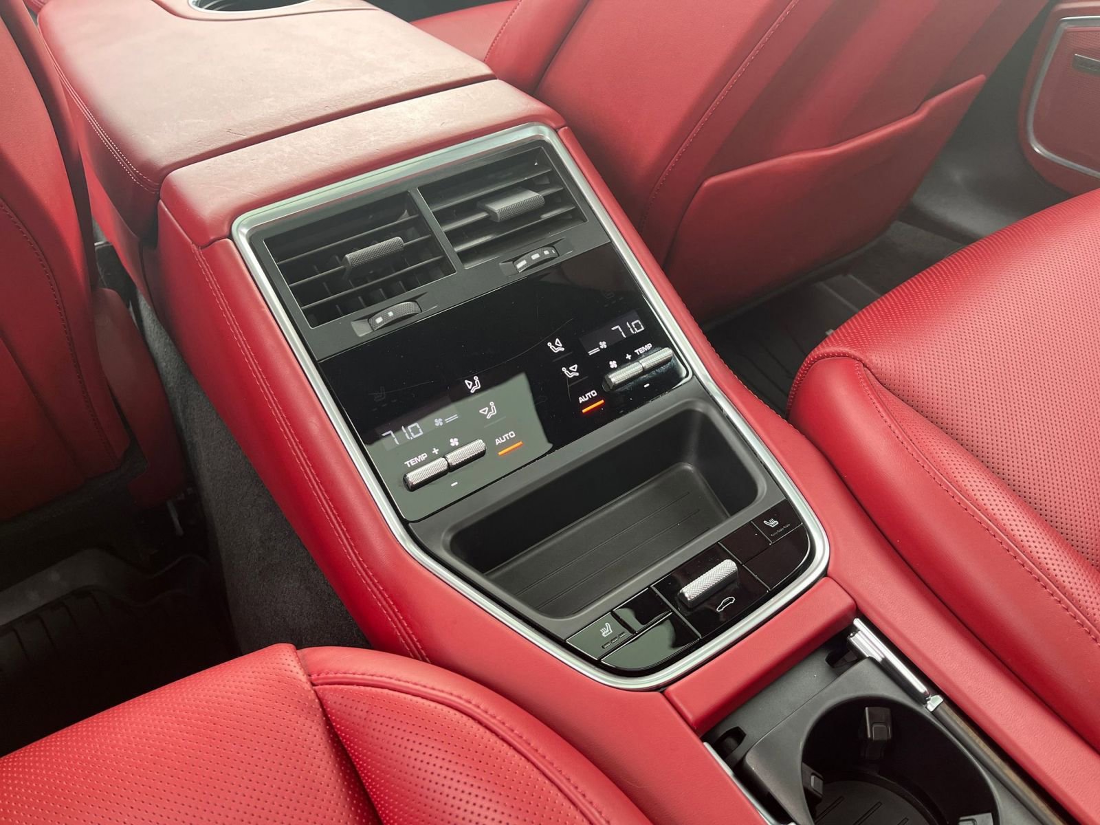 Thumbnail: 2023 Porsche Panamera - 25