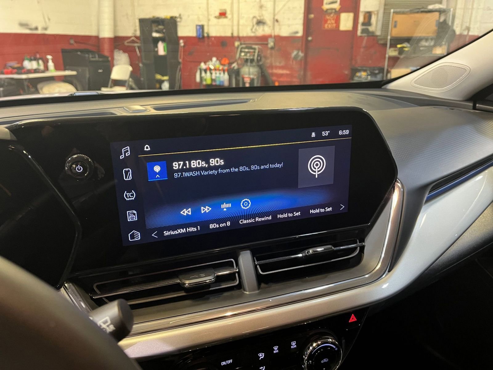 Thumbnail: 2025 Chevrolet Trax - 21