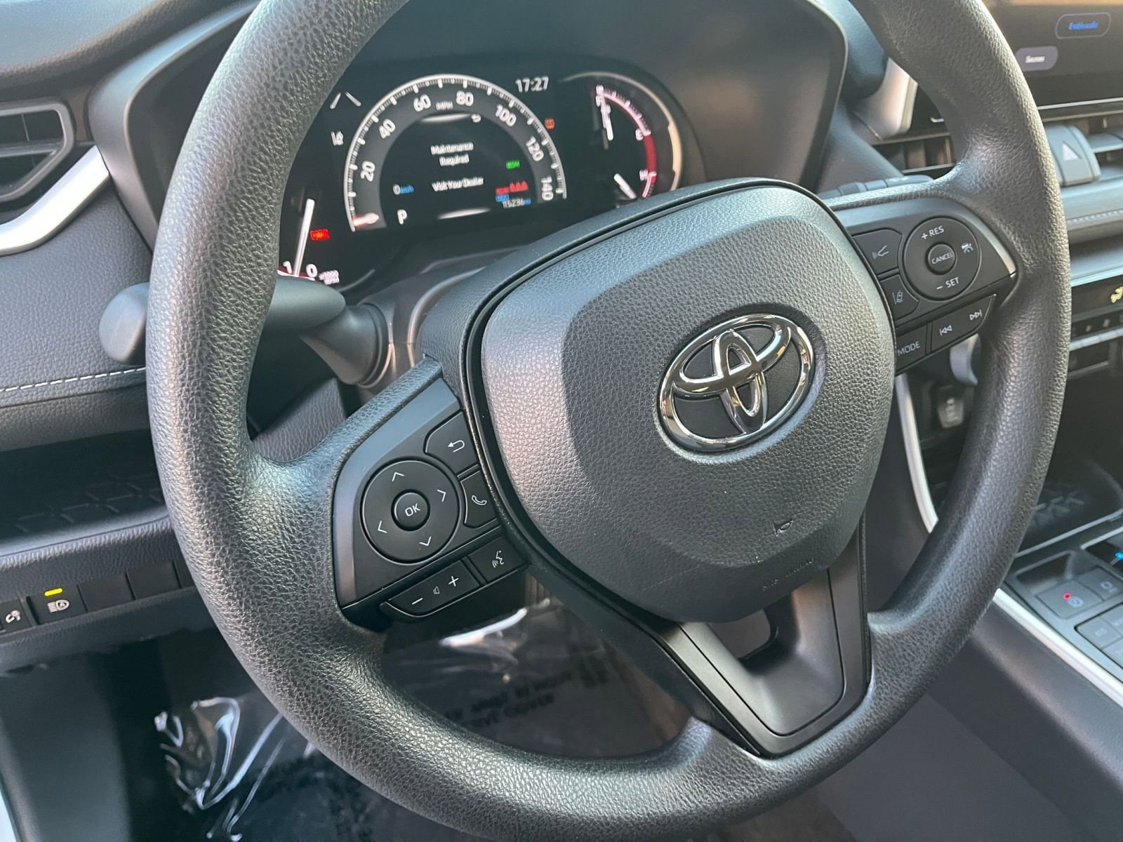 Thumbnail: 2025 Toyota RAV4 - 28