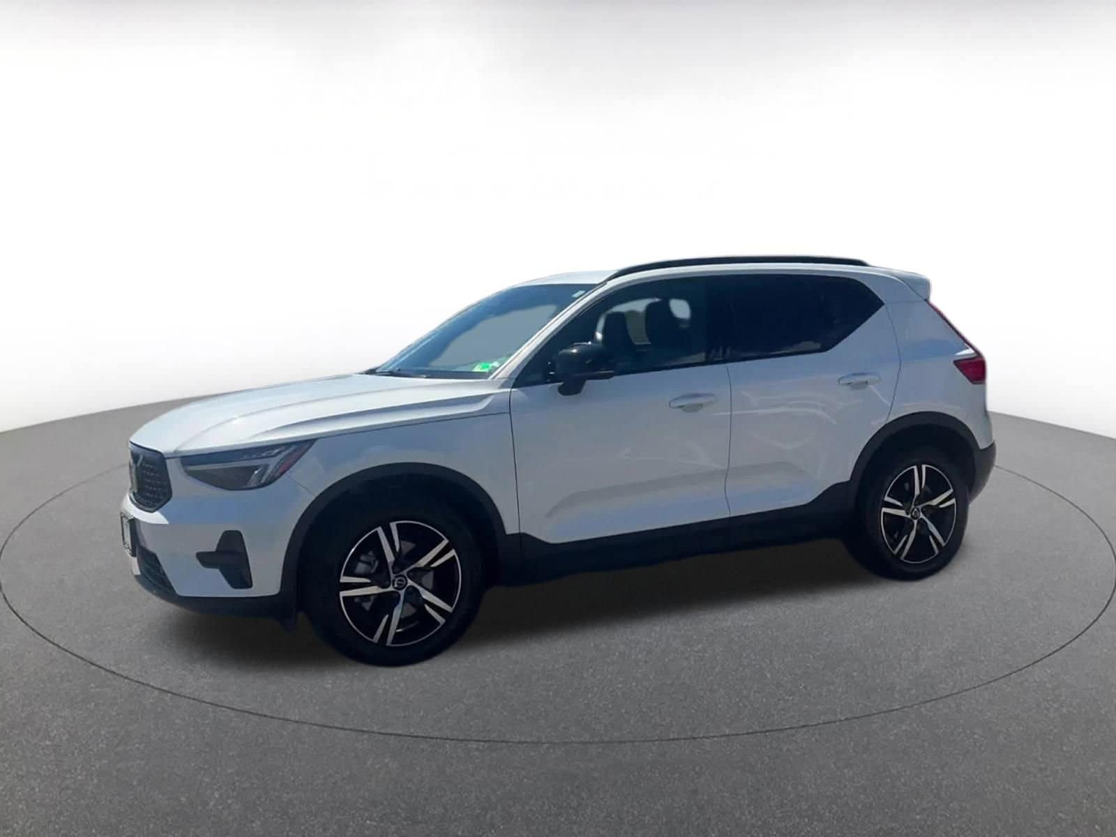 Thumbnail: 2024 Volvo XC40 - 7
