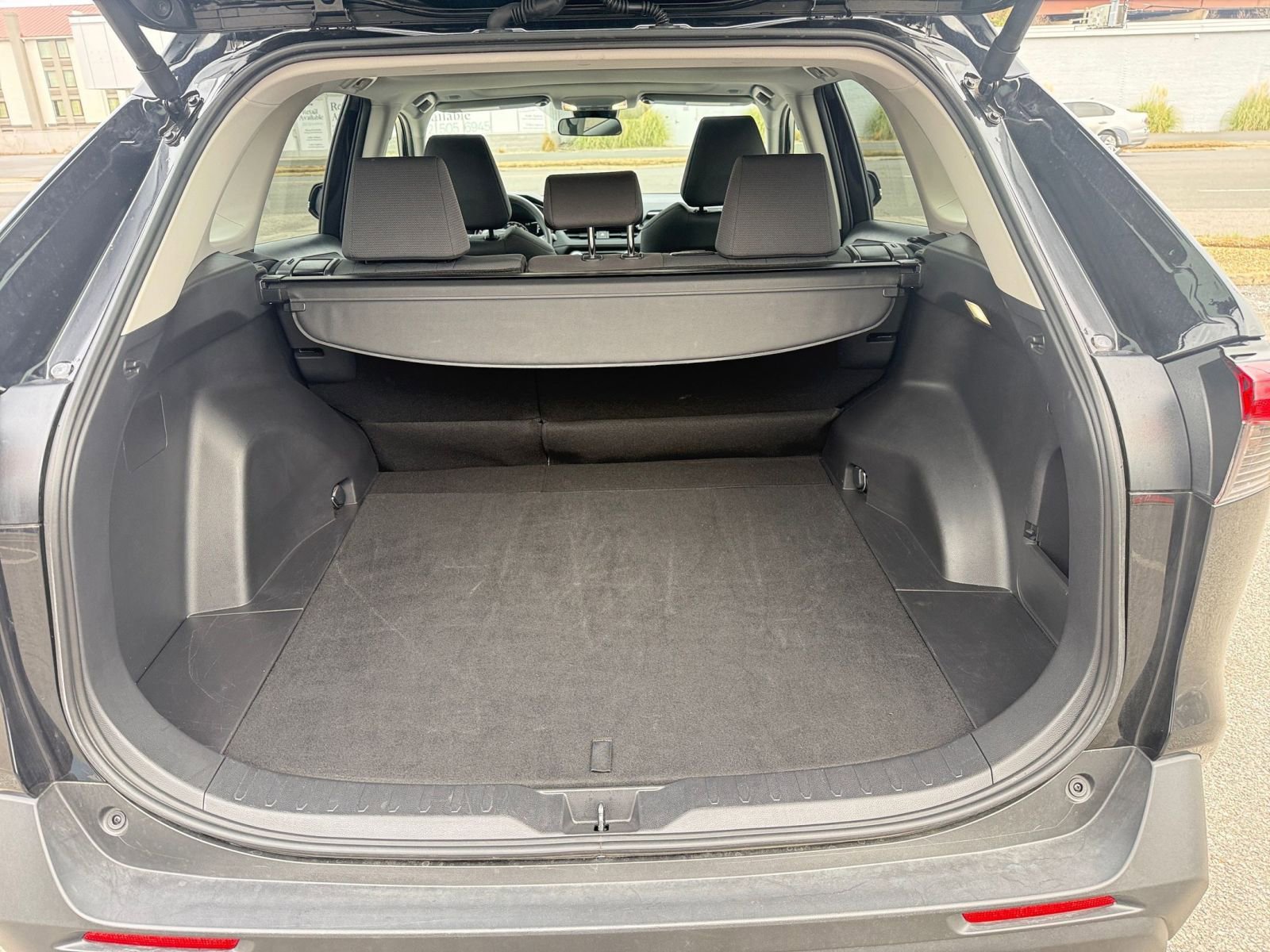 Thumbnail: 2025 Toyota RAV4 - 32