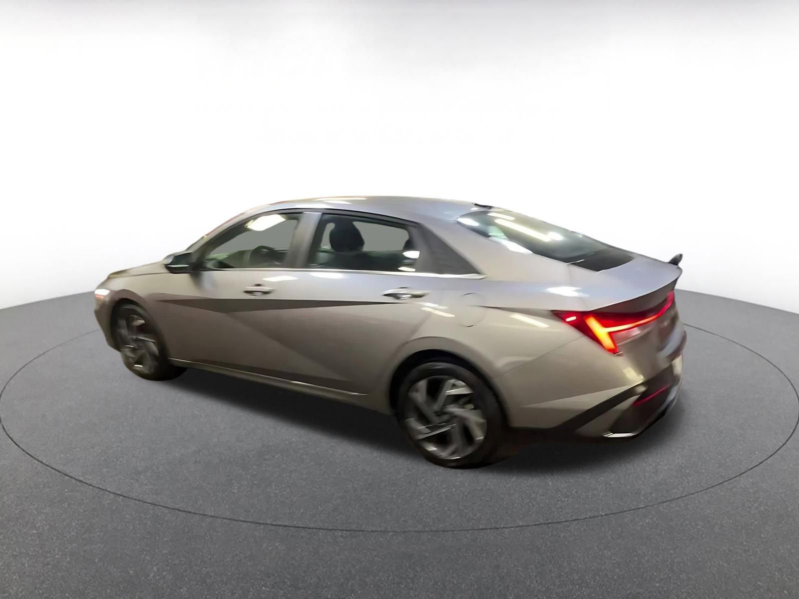 Thumbnail: 2025 Hyundai Elantra - 10