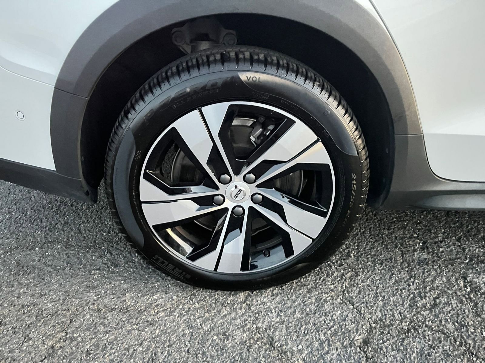 Thumbnail: 2025 Volvo S60 - 29