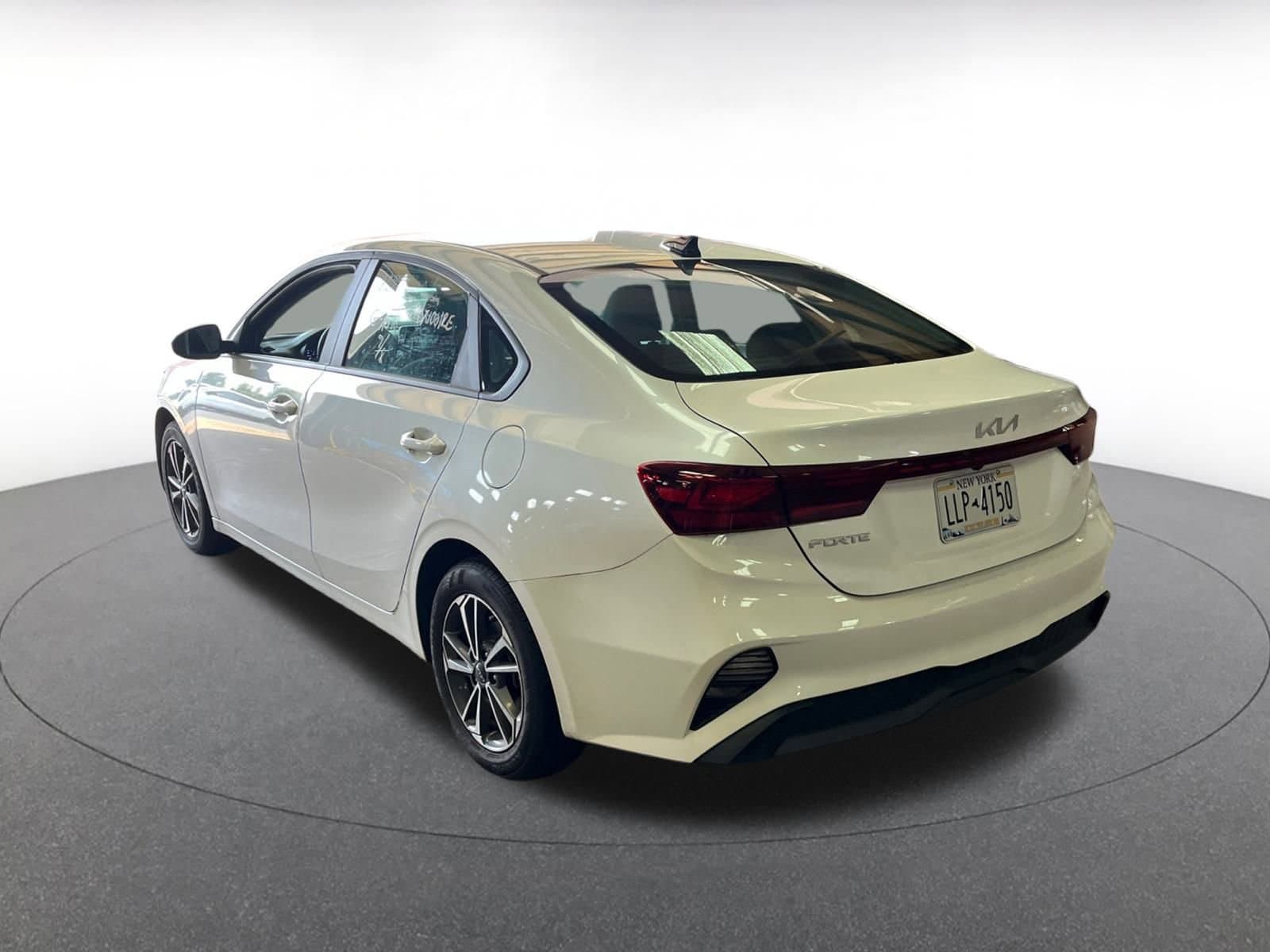 Thumbnail: 2024 Kia Forte - 5