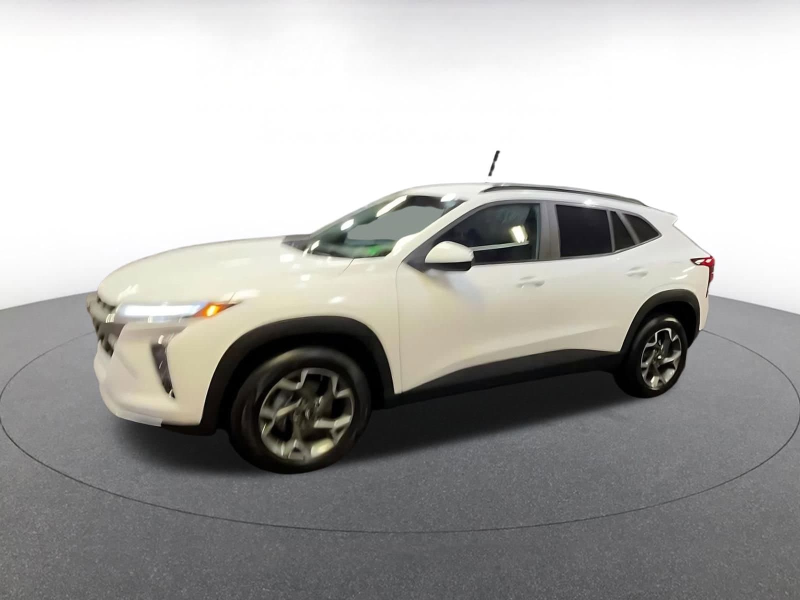 Thumbnail: 2025 Chevrolet Trax - 8